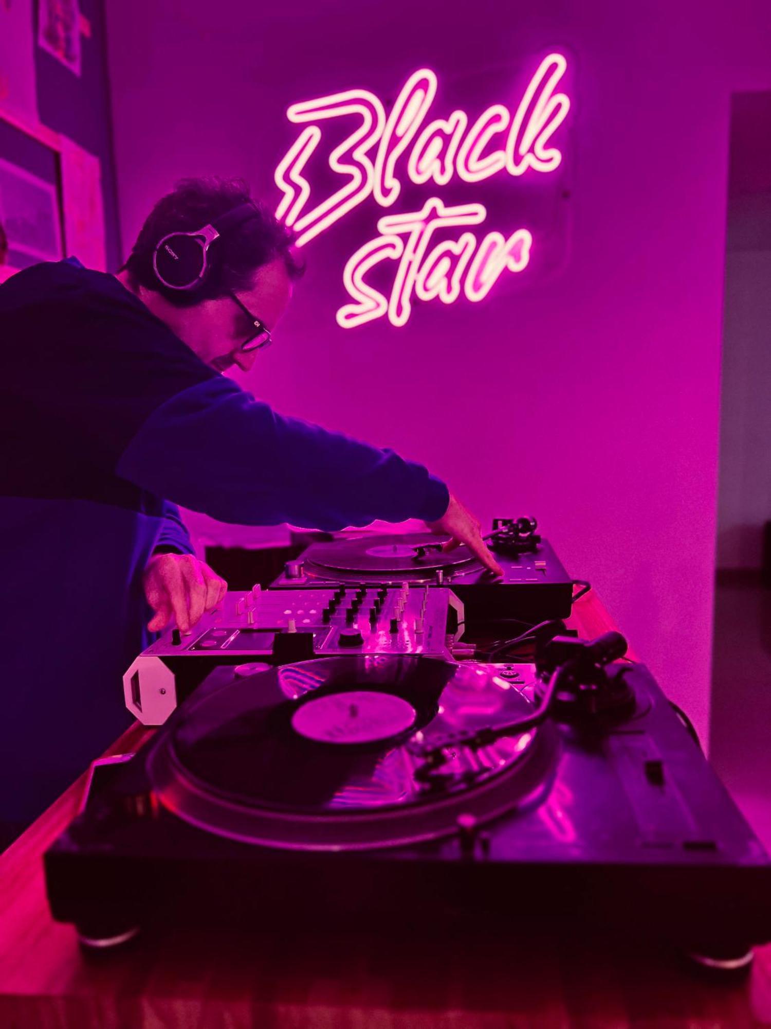 Black Star Art Hostel Neuquen Ngoại thất bức ảnh